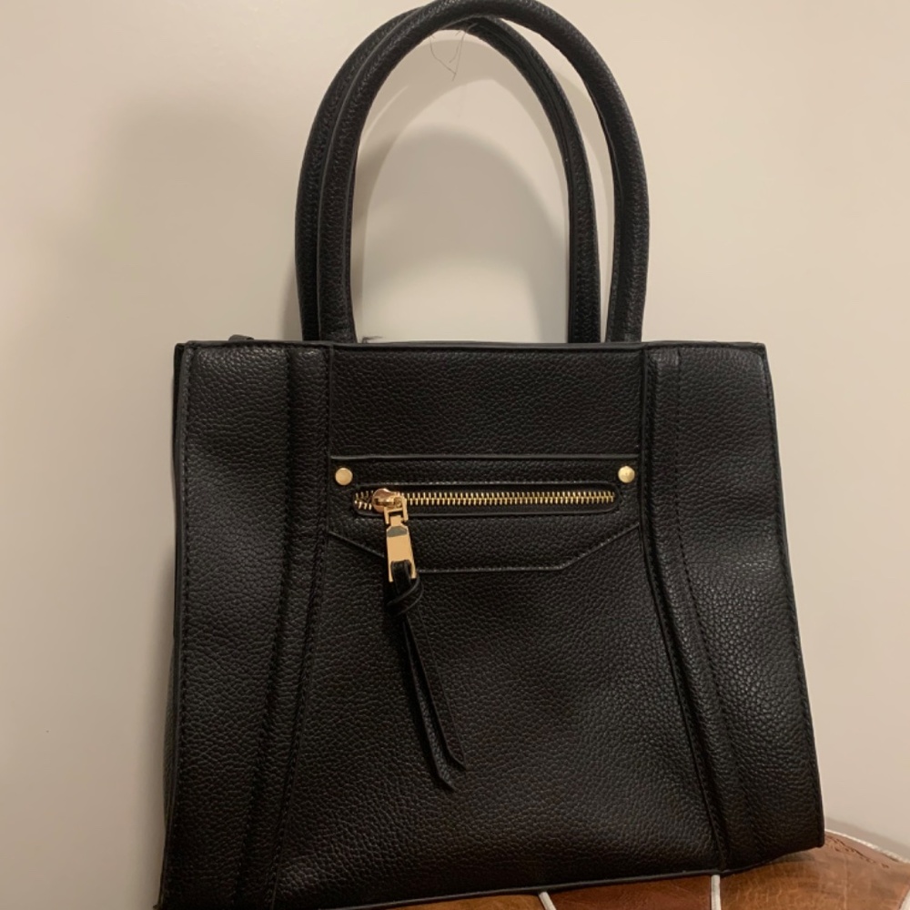 Isabella Black Zippered Handbag-see photos